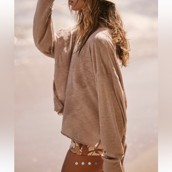 NWOT free people my time layer top open back long sleeve - Picture 4 of 7